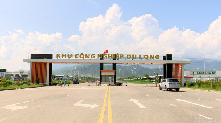 Chu-nhat-Khu-cong-nghiep-Du-long-1